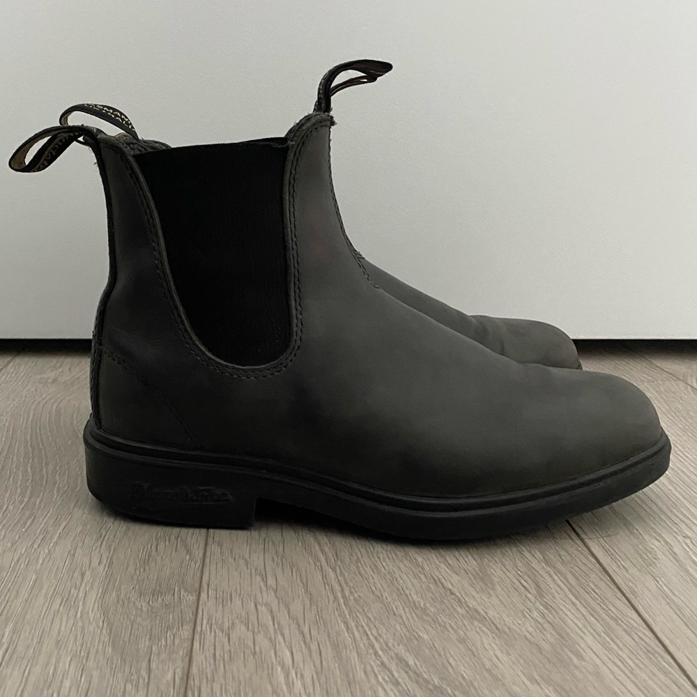 Blundstone Dress Chelsea Boots in Rustic Black - Women’s 8.5